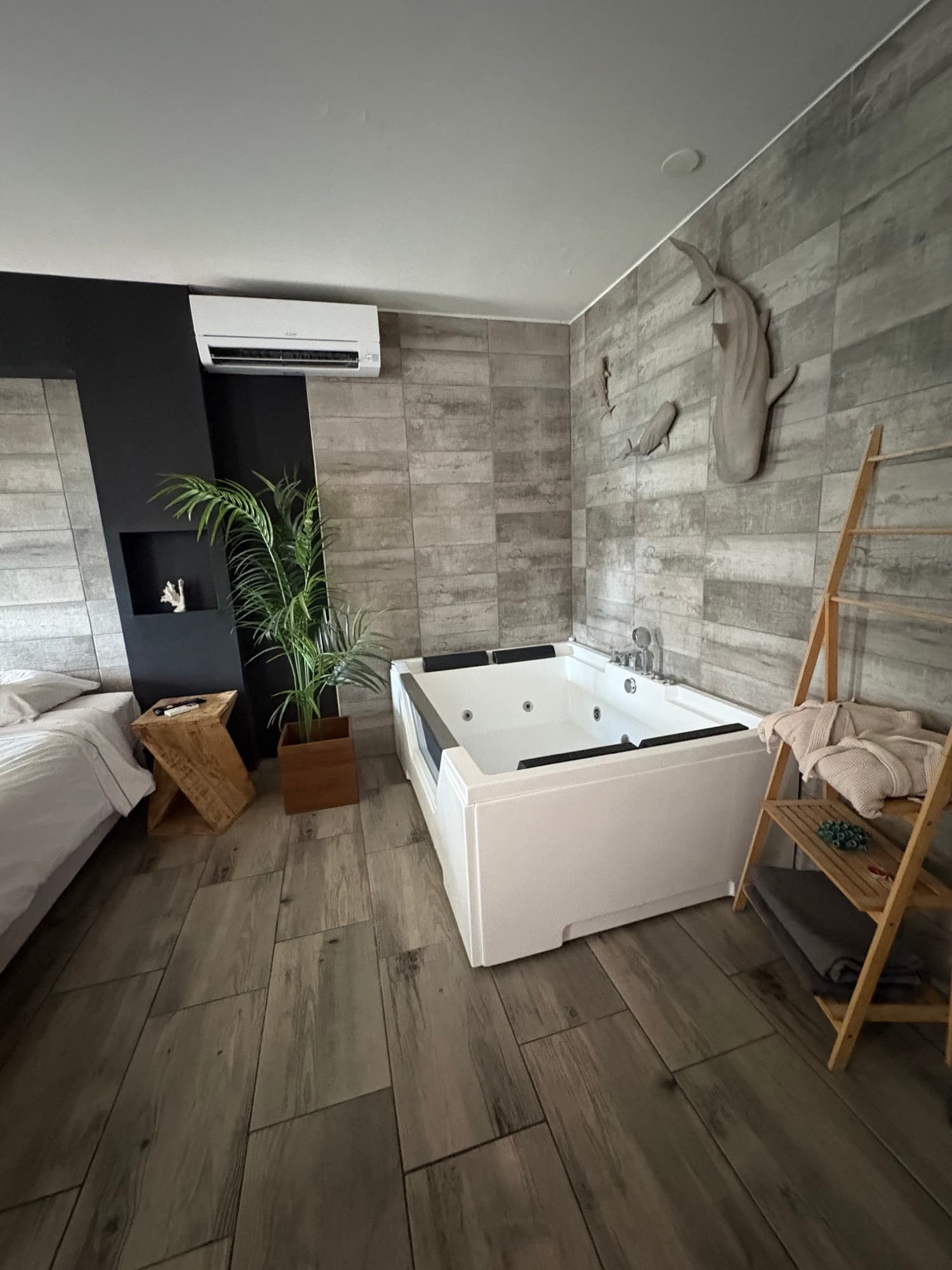 Love room Suites Dreams — suite romantique avec balnéo à Saint-Cyprien