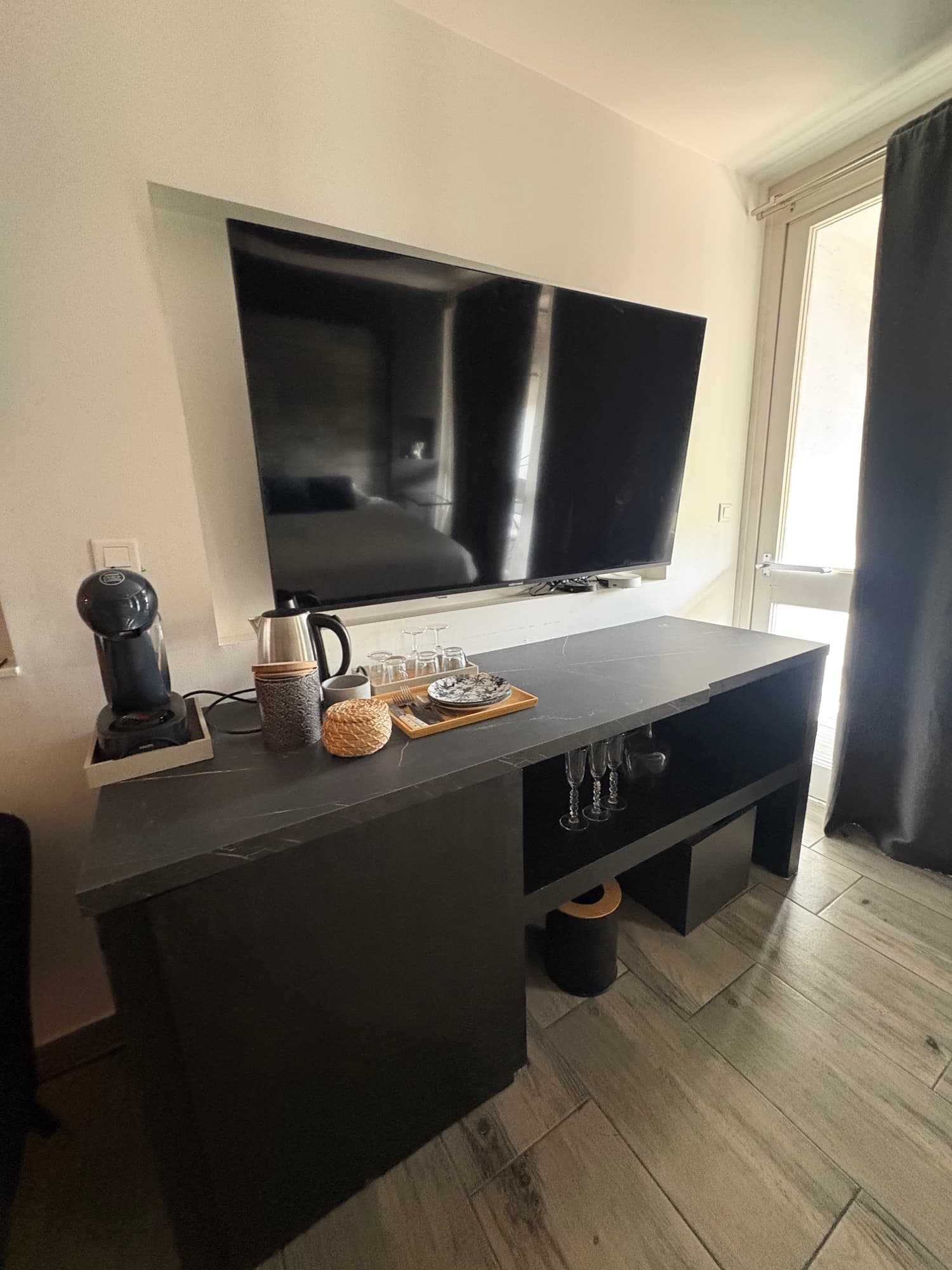 Coin café et champagne — love room Saint-Cyprien